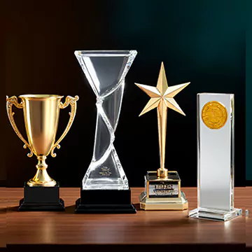 Tanjong Malim awards production: personalised trophies, plaques and medals using premium materials (metal, acrylic, wood, glass) with engraving, colour print and custom bases. Perfect for sporting events, employee recognition and commemorative presentations in Perak.